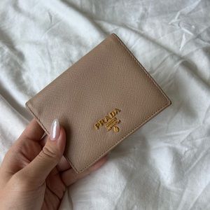 PRADA WALLET AUTHENTIC